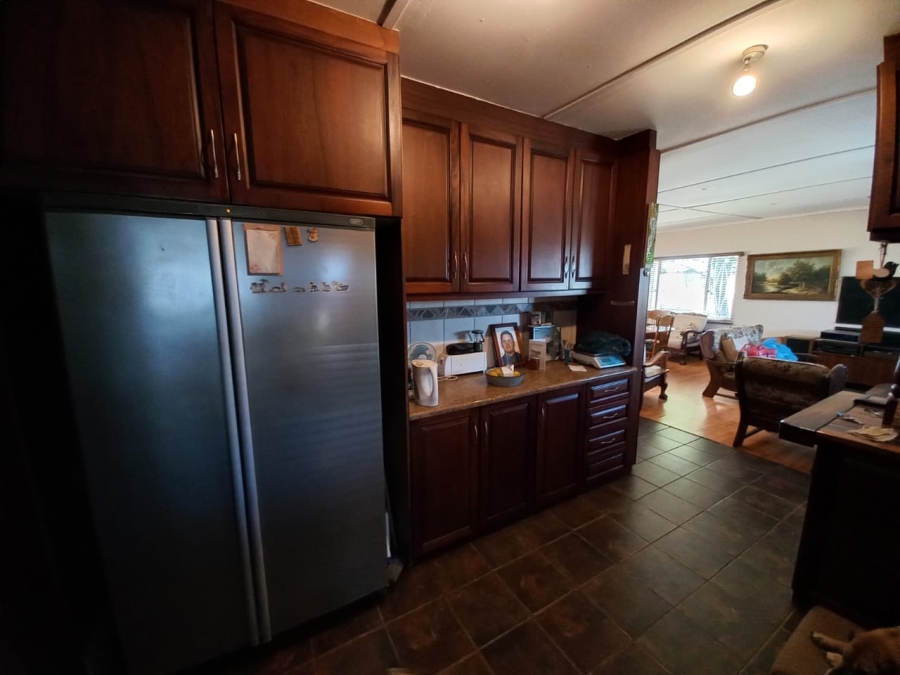 6 Bedroom Property for Sale in Kromkloof North Sh Free State